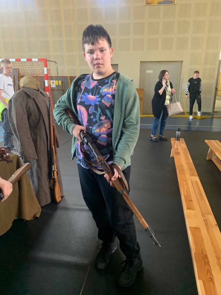 19 września 2025 r. , na zaproszenie Biblioteki Publicznej, w szkole podstawowej ponownie gościł Maciej Elantkowski, popularyzator historii, regionalista.