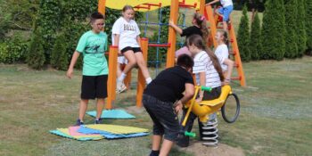 Plac zabaw przy domu zakonnym w Mikstacie