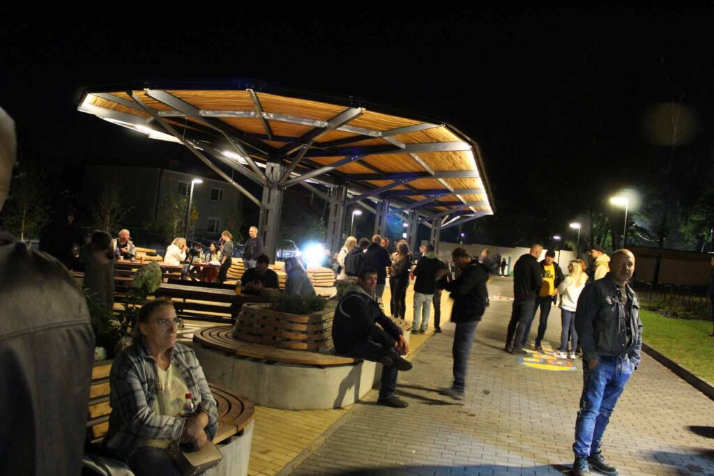 W sobotę 06.09.2025 r. na Stadionie w Mikstacie odbyła się wspaniała zabawa taneczna z okazji zakończenia lata