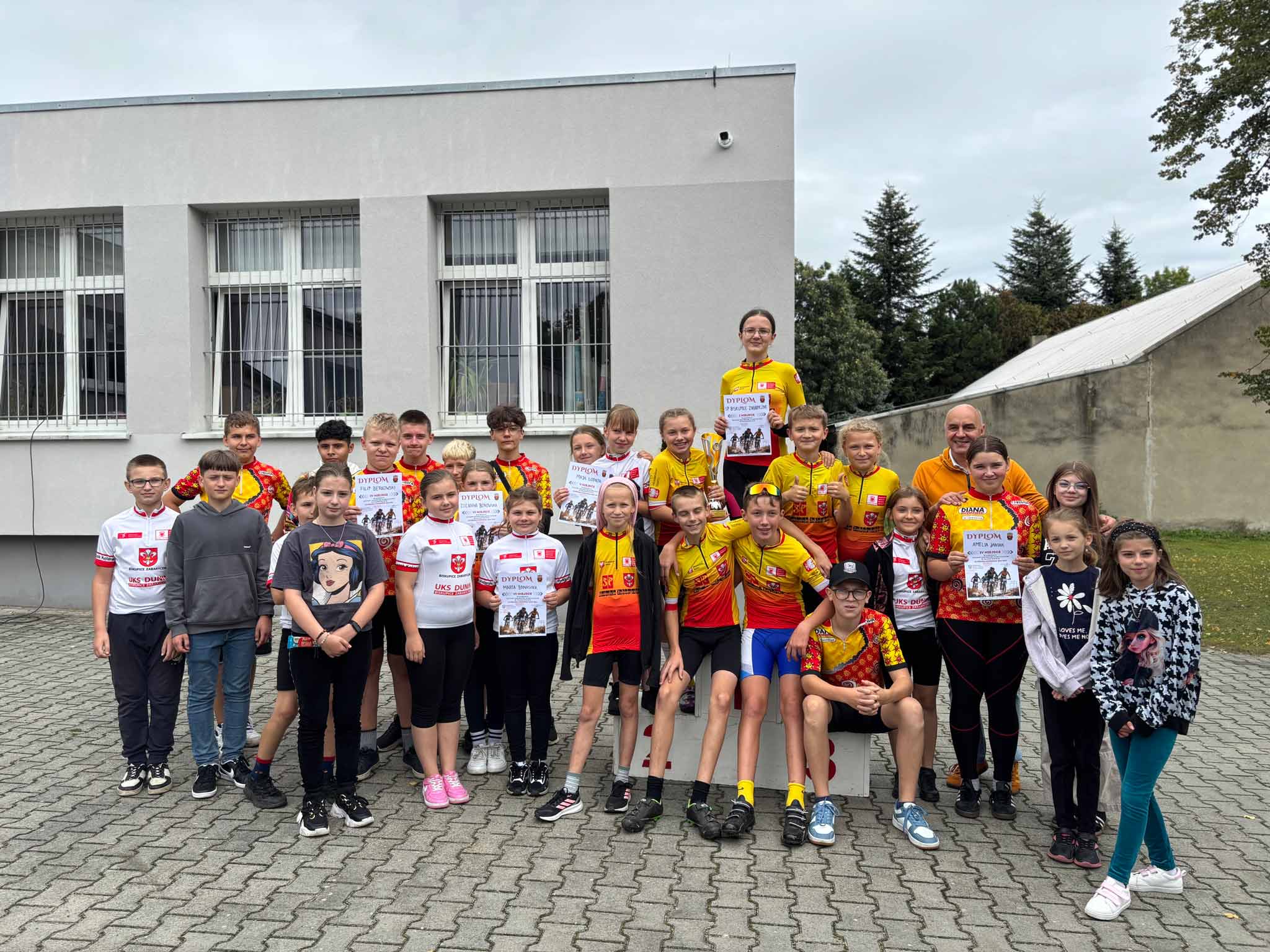 Sukces uczniów z Biskupic Zabarycznych w zawodach MTB