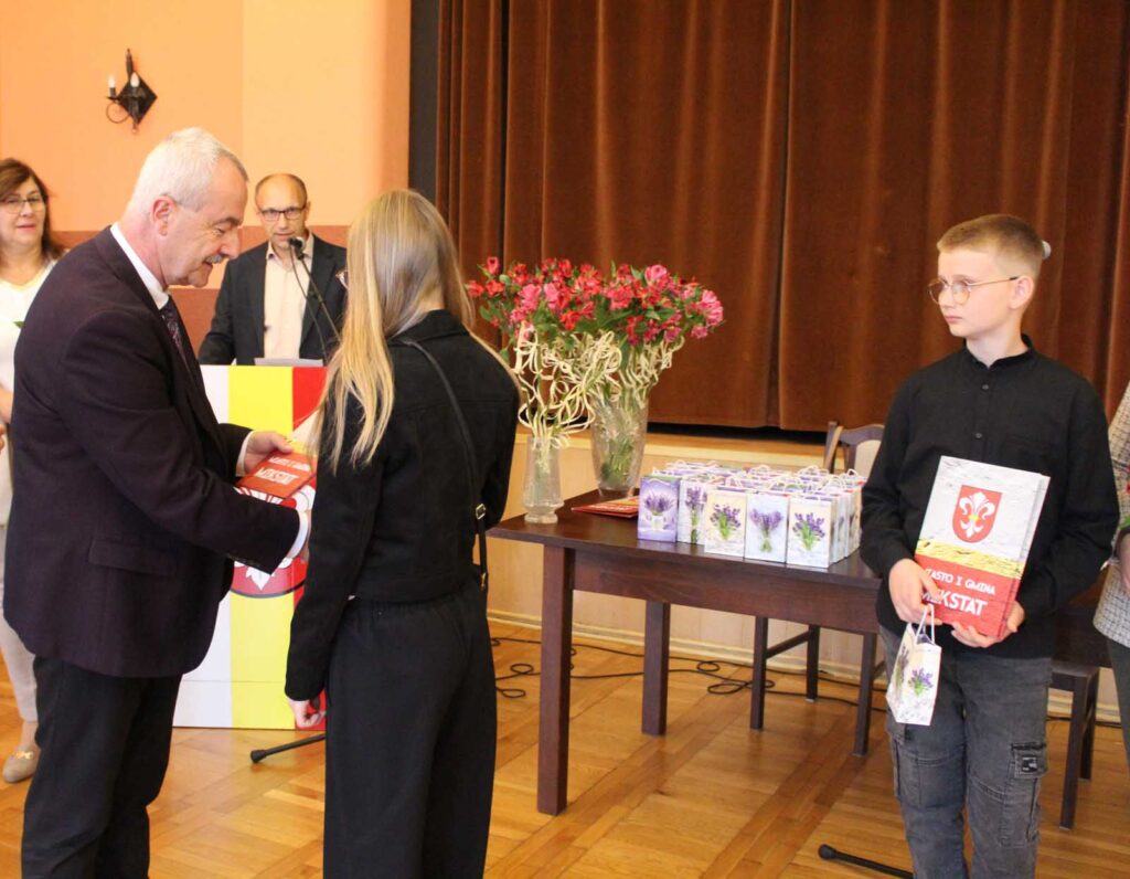 Mikstat. Mistrzowie sportu wyróżnieni.