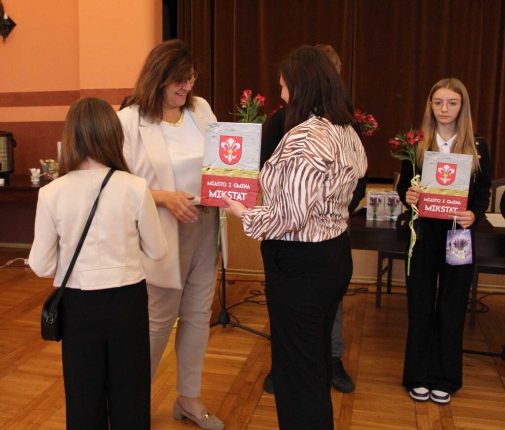 Mikstat. Mistrzowie sportu wyróżnieni.