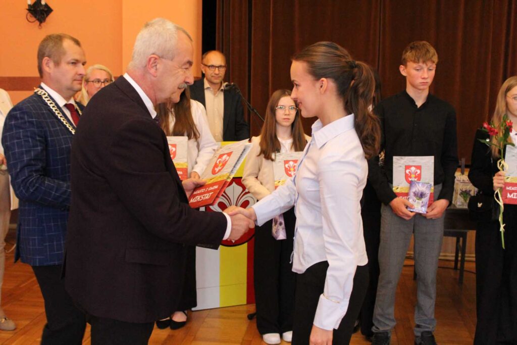 Mikstat. Mistrzowie sportu wyróżnieni.