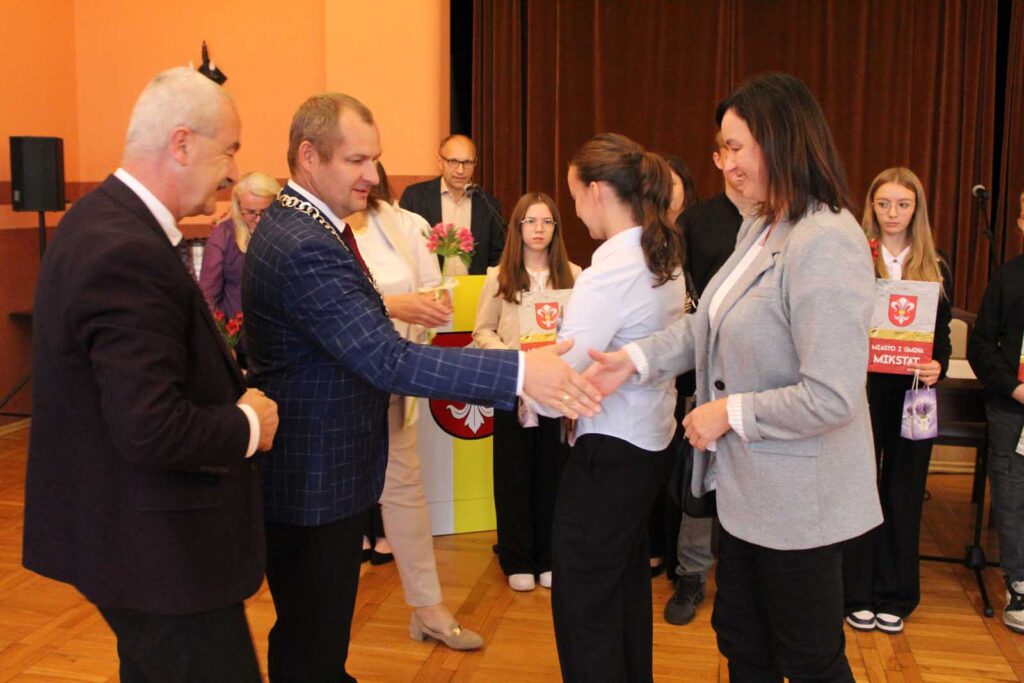 Mikstat. Mistrzowie sportu wyróżnieni.