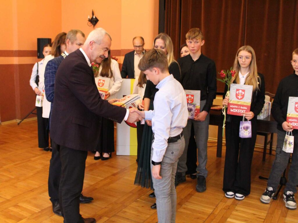 Mikstat. Mistrzowie sportu wyróżnieni.