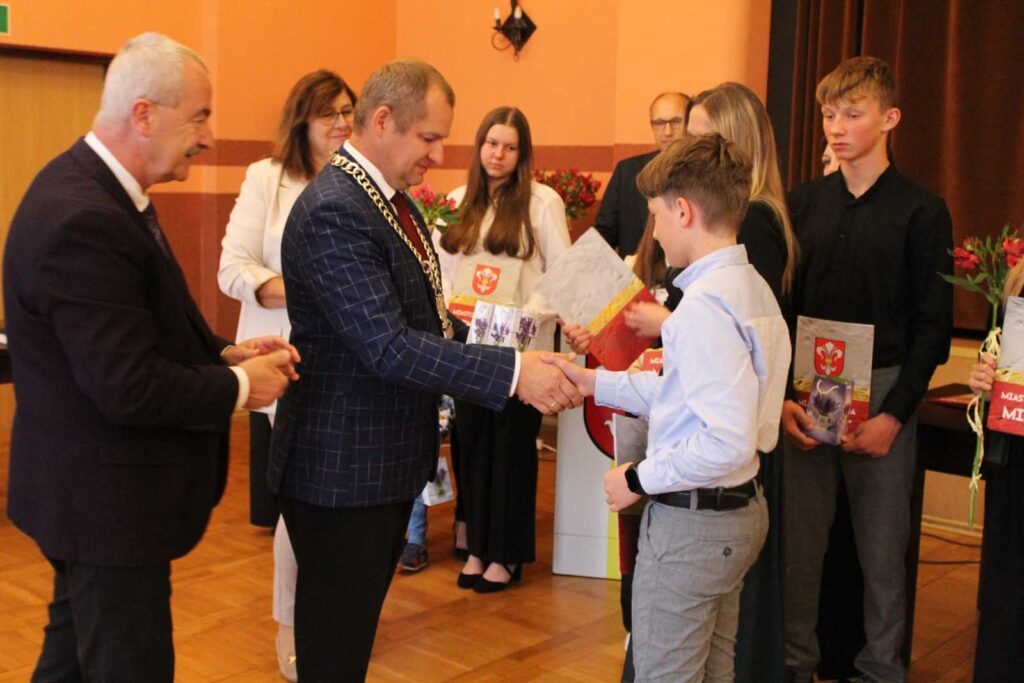 Mikstat. Mistrzowie sportu wyróżnieni.