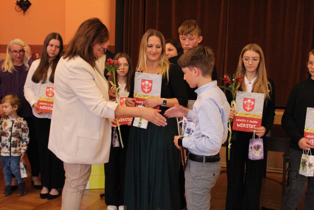 Mikstat. Mistrzowie sportu wyróżnieni.