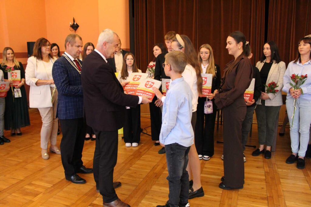 Mikstat. Mistrzowie sportu wyróżnieni.