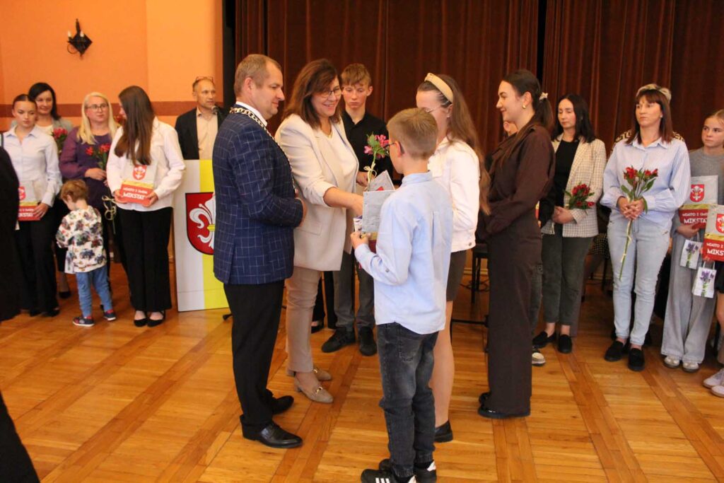 Mikstat. Mistrzowie sportu wyróżnieni.