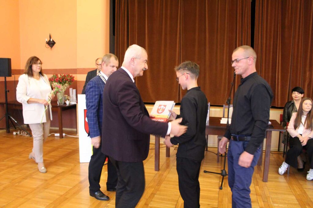 Mikstat. Mistrzowie sportu wyróżnieni.