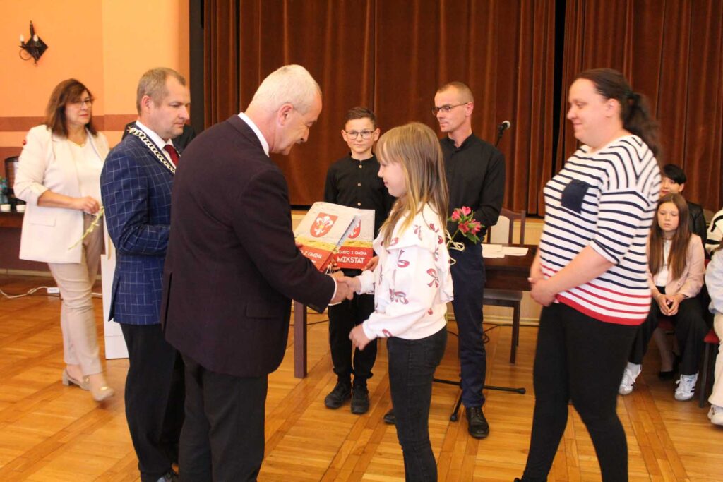 Mikstat. Mistrzowie sportu wyróżnieni.