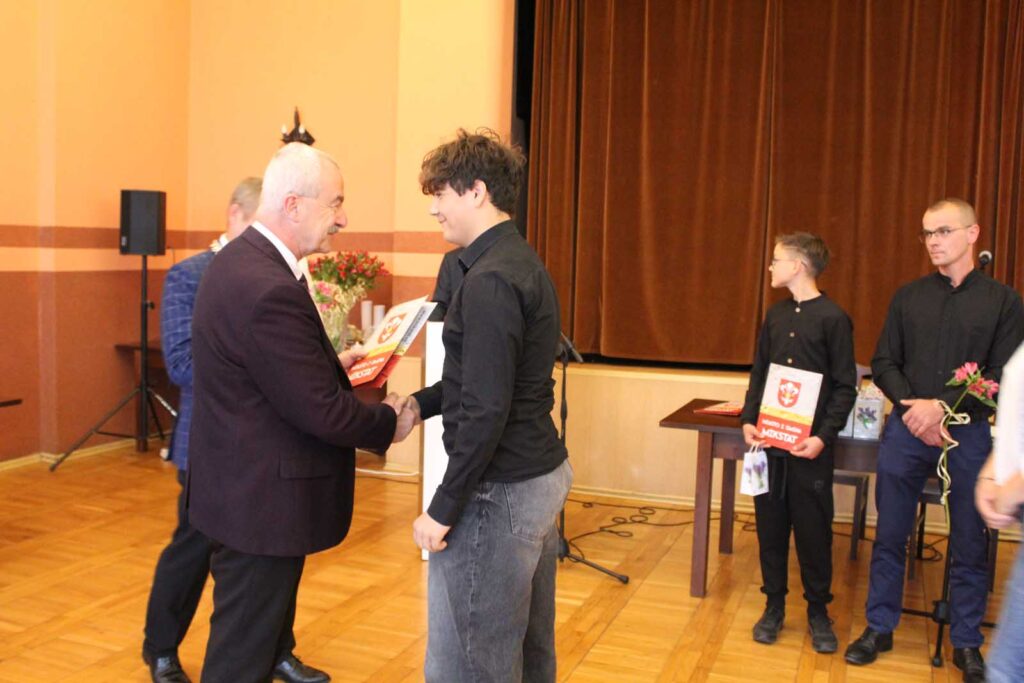 Mikstat. Mistrzowie sportu wyróżnieni.