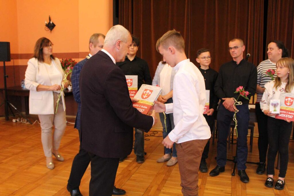 Mikstat. Mistrzowie sportu wyróżnieni.