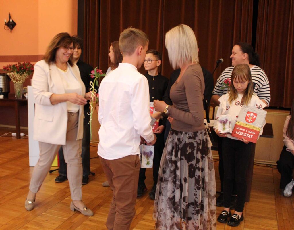 Mikstat. Mistrzowie sportu wyróżnieni.