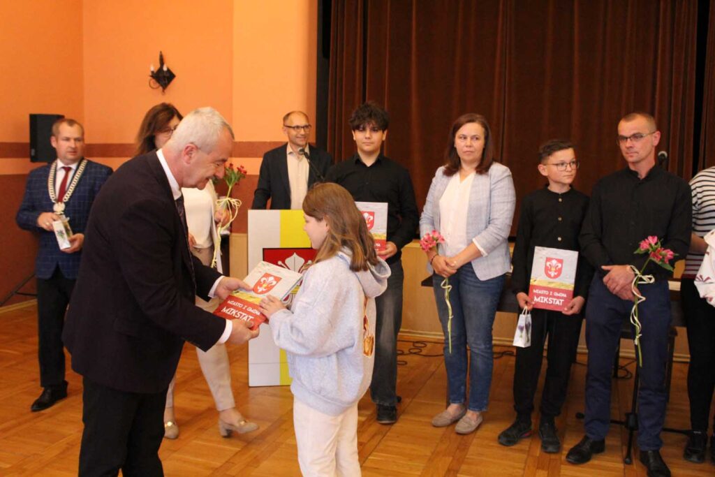 Mikstat. Mistrzowie sportu wyróżnieni.