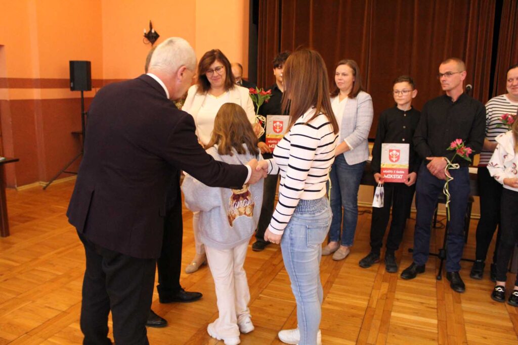 Mikstat. Mistrzowie sportu wyróżnieni.