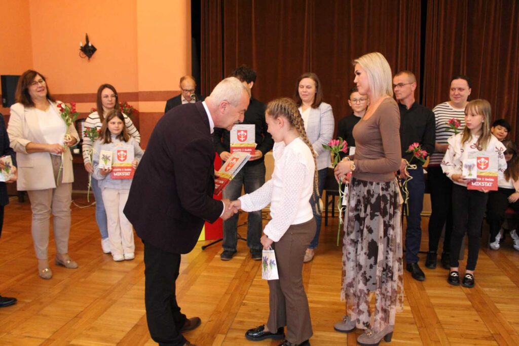 Mikstat. Mistrzowie sportu wyróżnieni.