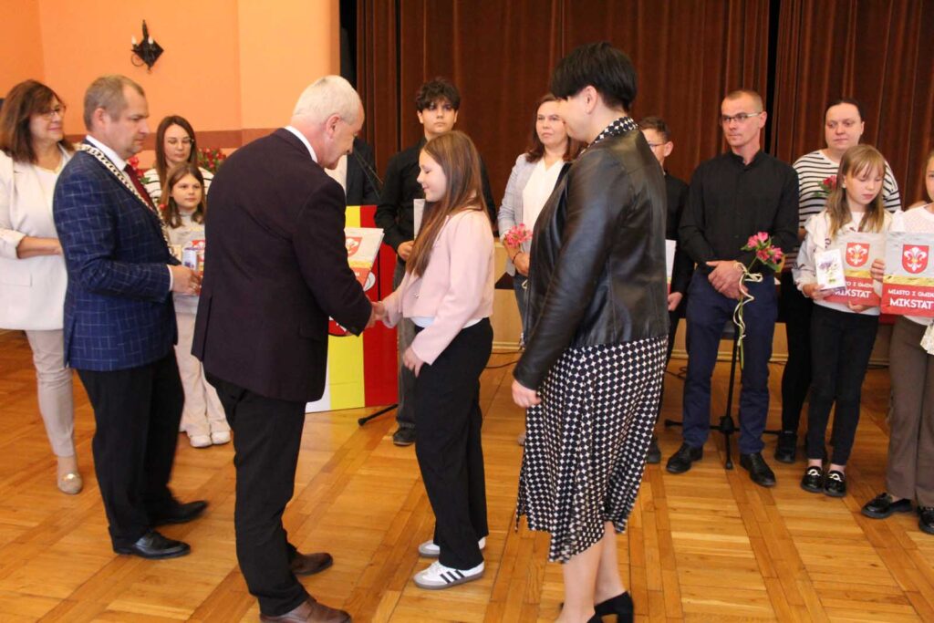 Mikstat. Mistrzowie sportu wyróżnieni.