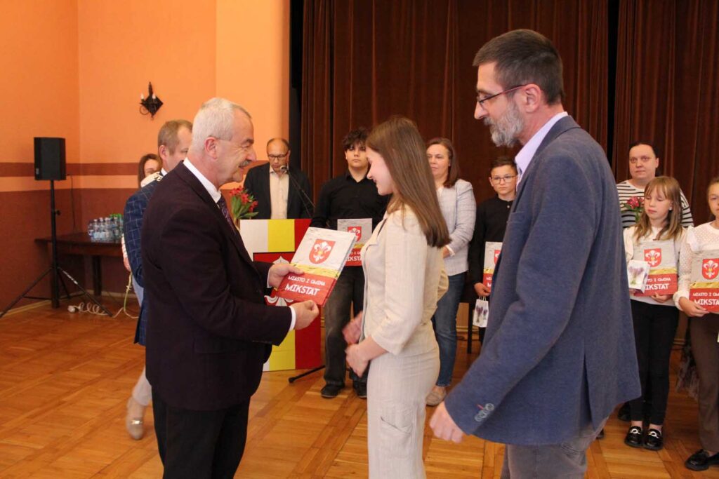 Mikstat. Mistrzowie sportu wyróżnieni.