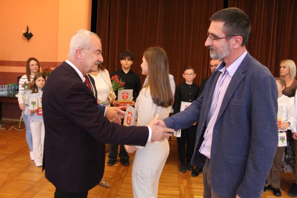 Mikstat. Mistrzowie sportu wyróżnieni.