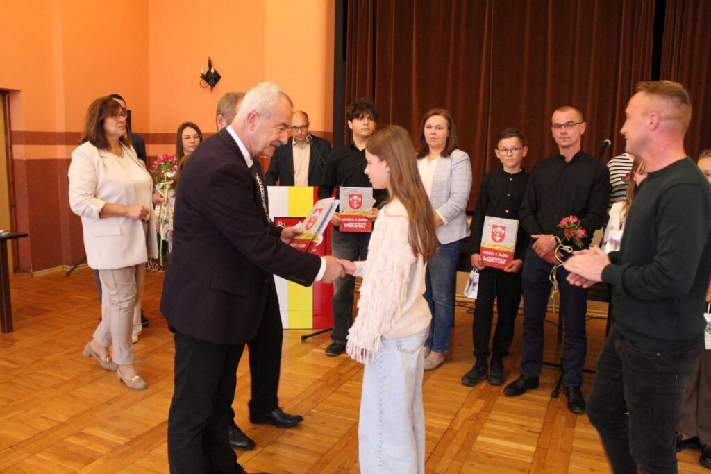 Mikstat. Mistrzowie sportu wyróżnieni.