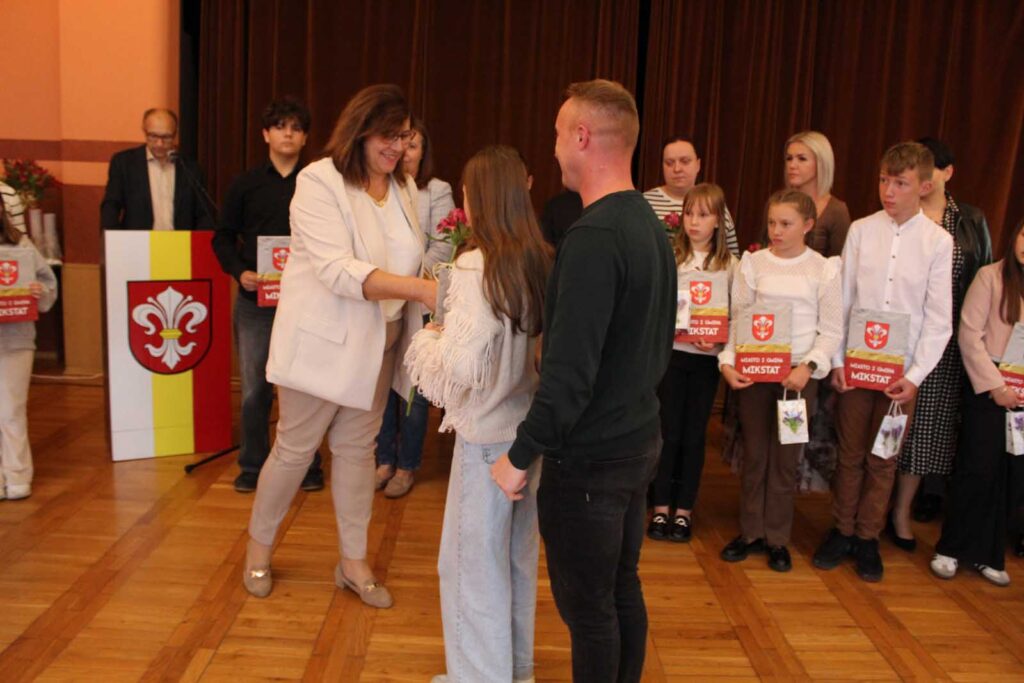 Mikstat. Mistrzowie sportu wyróżnieni.