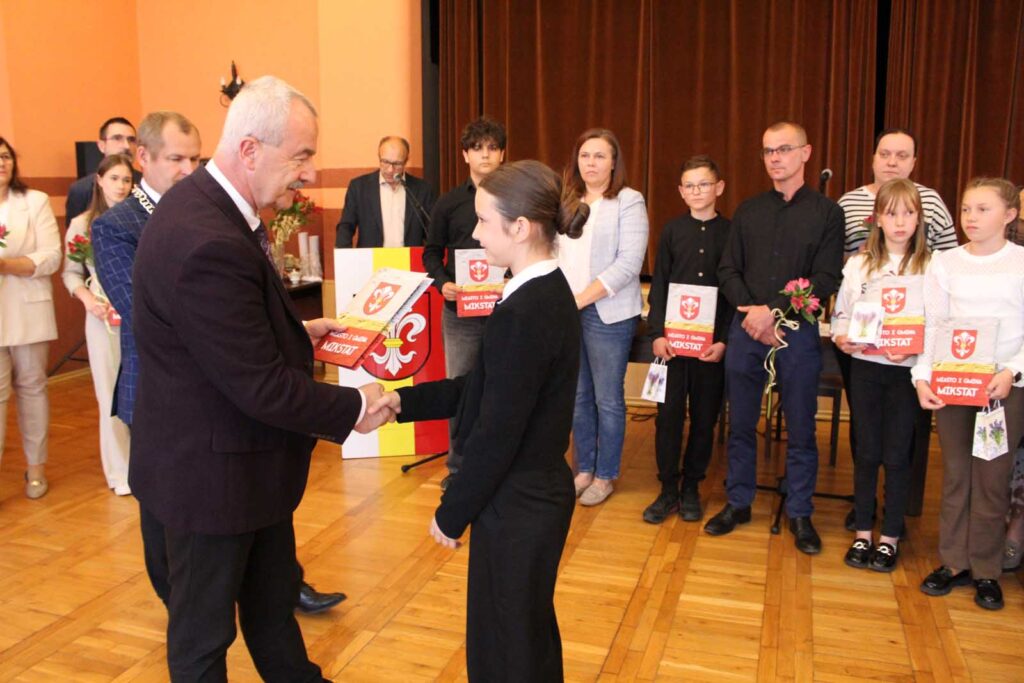 Mikstat. Mistrzowie sportu wyróżnieni.