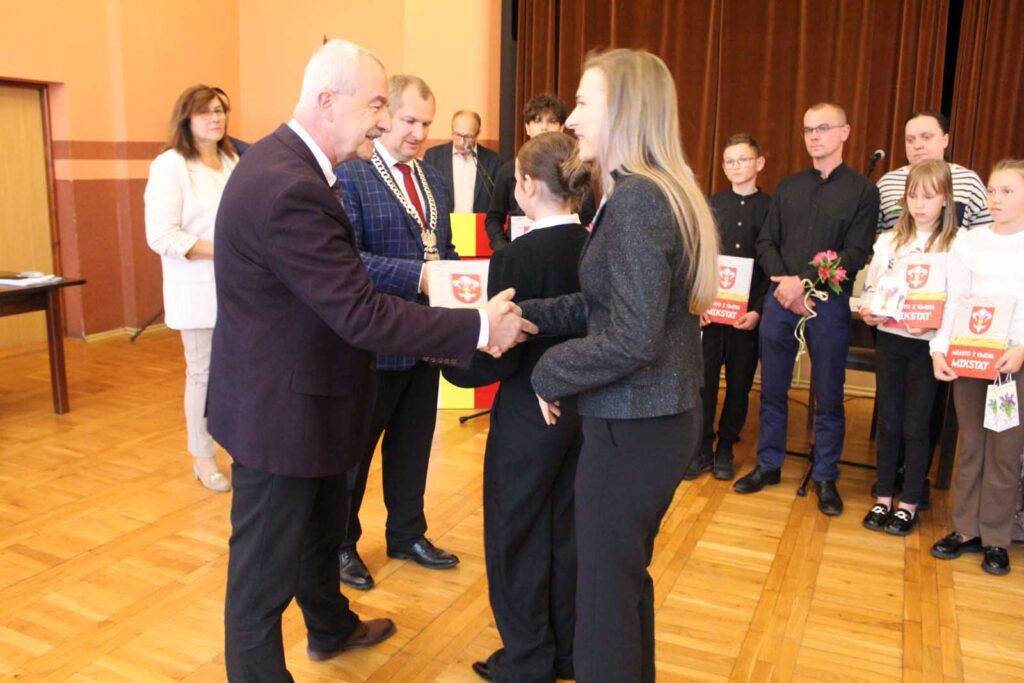 Mikstat. Mistrzowie sportu wyróżnieni.