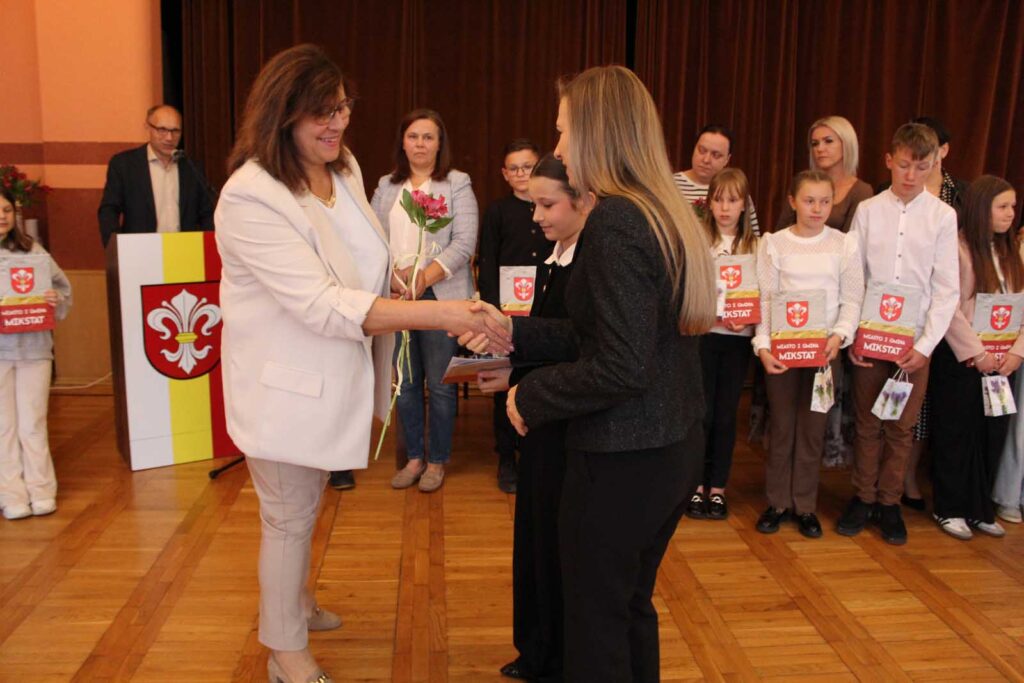 Mikstat. Mistrzowie sportu wyróżnieni.