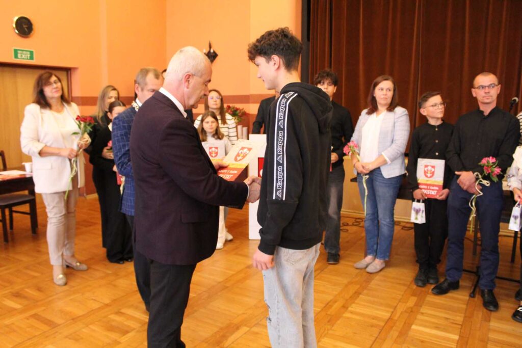 Mikstat. Mistrzowie sportu wyróżnieni.