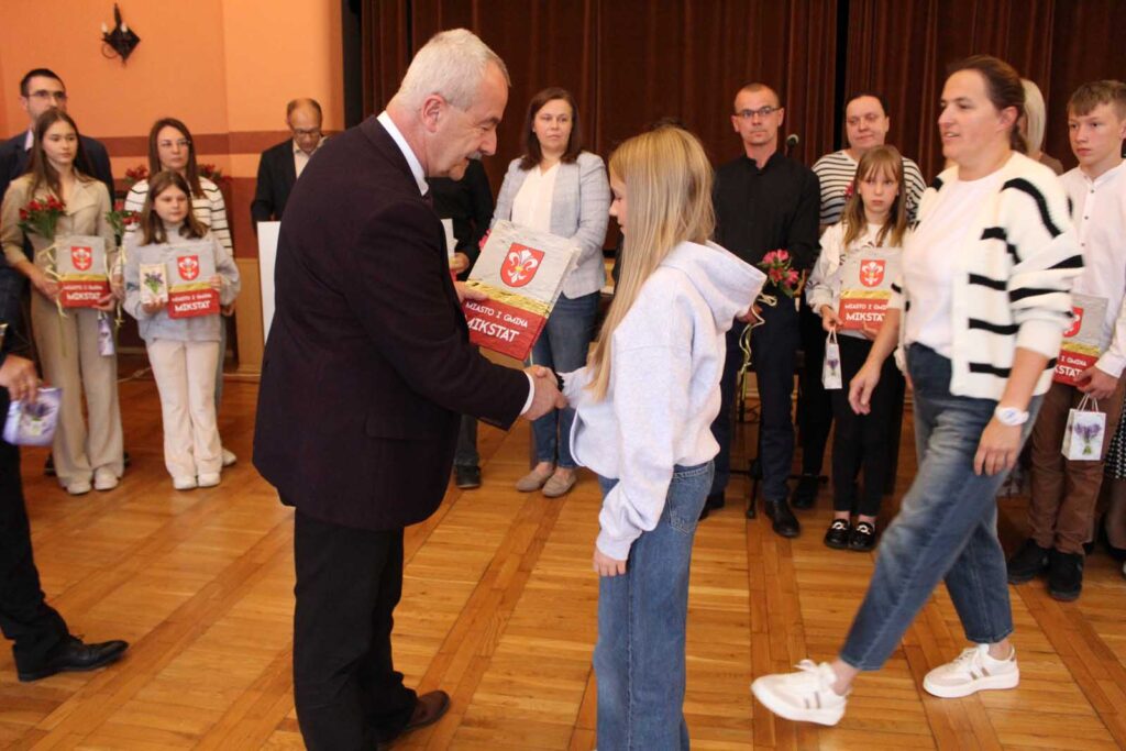 Mikstat. Mistrzowie sportu wyróżnieni.