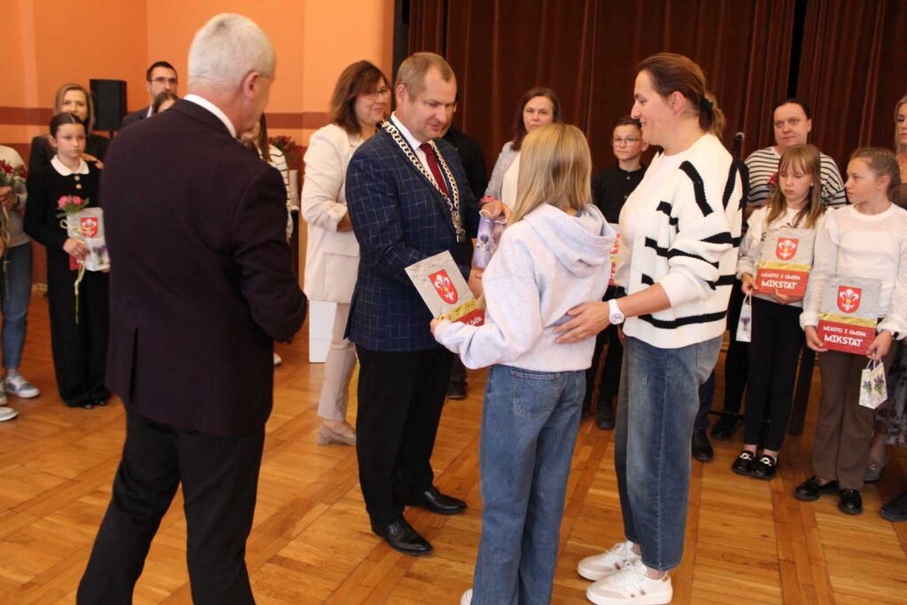 Mikstat. Mistrzowie sportu wyróżnieni.