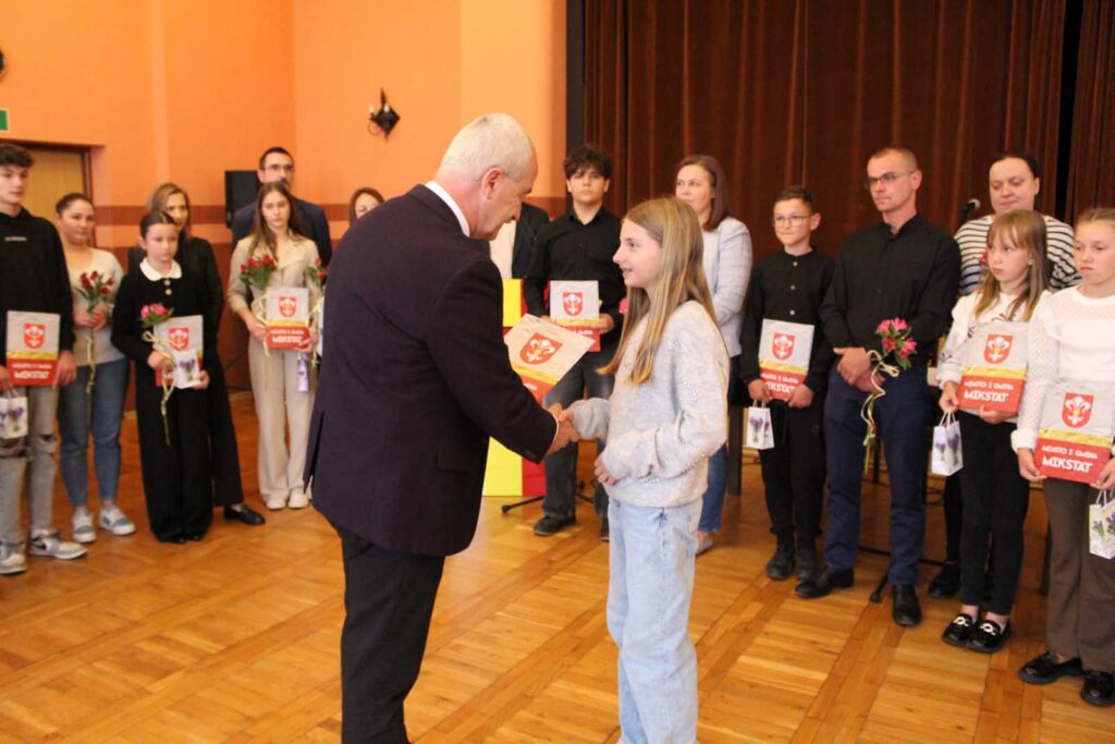 Mikstat. Mistrzowie sportu wyróżnieni.