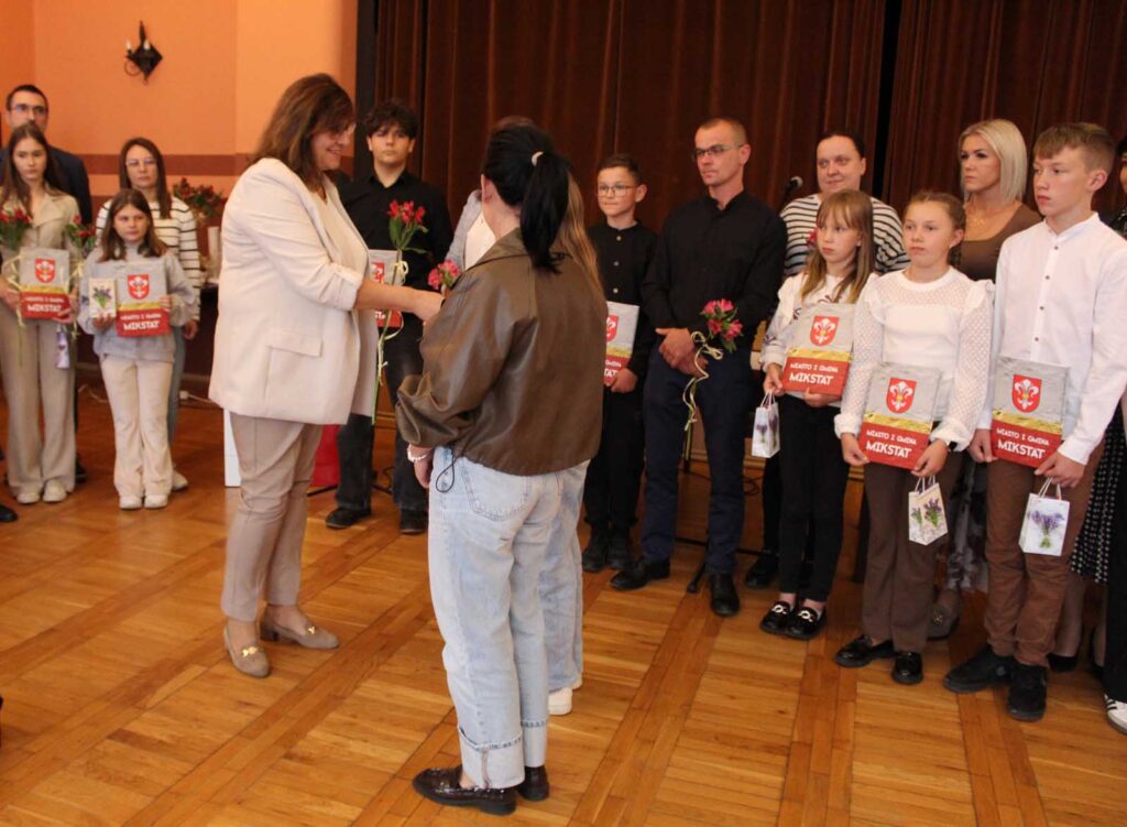 Mikstat. Mistrzowie sportu wyróżnieni.