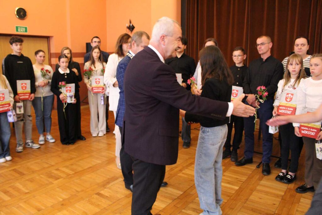 Mikstat. Mistrzowie sportu wyróżnieni.