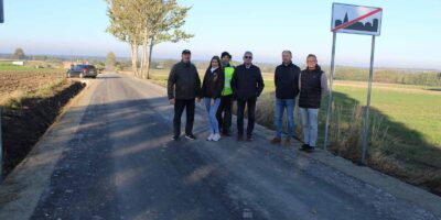 20.10.2025 r. odbył się odbiór inwestycji dotyczącej budowy drogi gminnej G 832537 dojazdowej do pól w miejscowości Komorów.