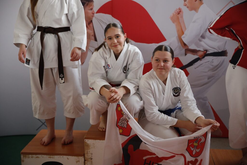 W sobotę, 8 listopada, sześcioro zawodników UKS Hitotsu Ostrzeszów (w tym dwie mikstaczanki) wzięło udział w XXXIV Mistrzostwach Ziemi Legnickiej w Karate "Lion Karate Open" 