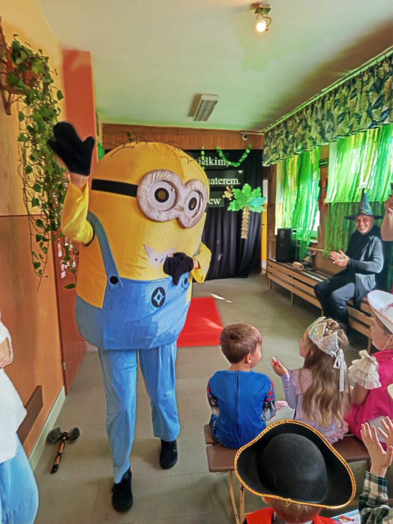 Dzień Postaci z Bajek w Szkole Podstawowej w Biskupicach Zabarycznych