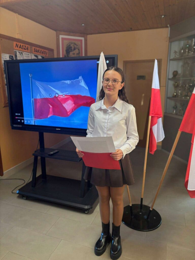 „Szkoła do hymnu” – patriotyczna chwila jedności w Szkole Podstawowej w Biskupicach Zabarycznych