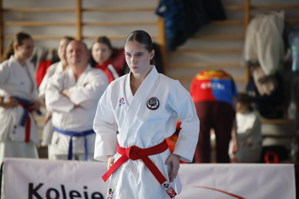 W sobotę, 8 listopada, sześcioro zawodników UKS Hitotsu Ostrzeszów (w tym dwie mikstaczanki) wzięło udział w XXXIV Mistrzostwach Ziemi Legnickiej w Karate "Lion Karate Open" 