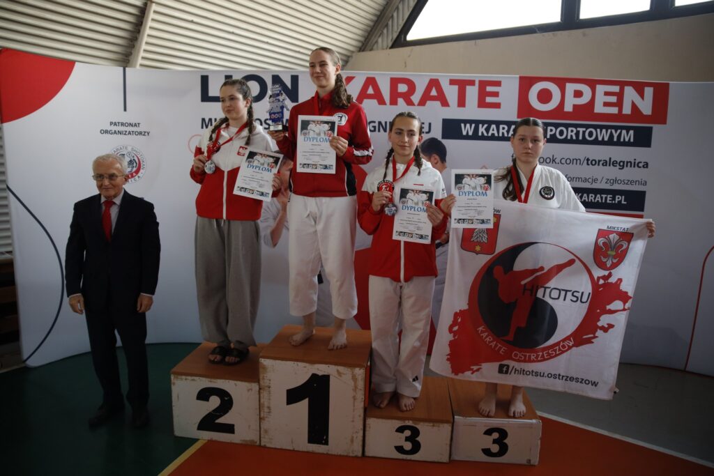 W sobotę, 8 listopada, sześcioro zawodników UKS Hitotsu Ostrzeszów (w tym dwie mikstaczanki) wzięło udział w XXXIV Mistrzostwach Ziemi Legnickiej w Karate "Lion Karate Open" 