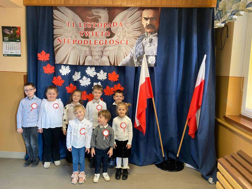 Uroczysty apel z okazji Narodowego Święta Niepodległości w SP w Biskupicach Zabarycznych