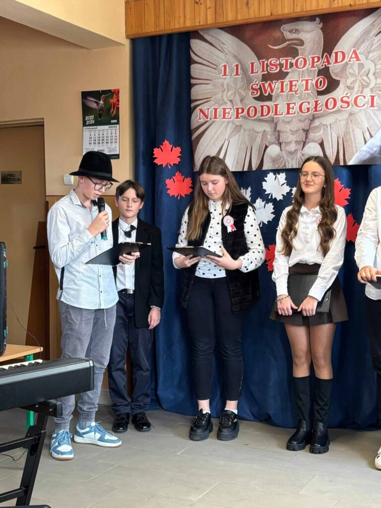 Uroczysty apel z okazji Narodowego Święta Niepodległości w SP w Biskupicach Zabarycznych