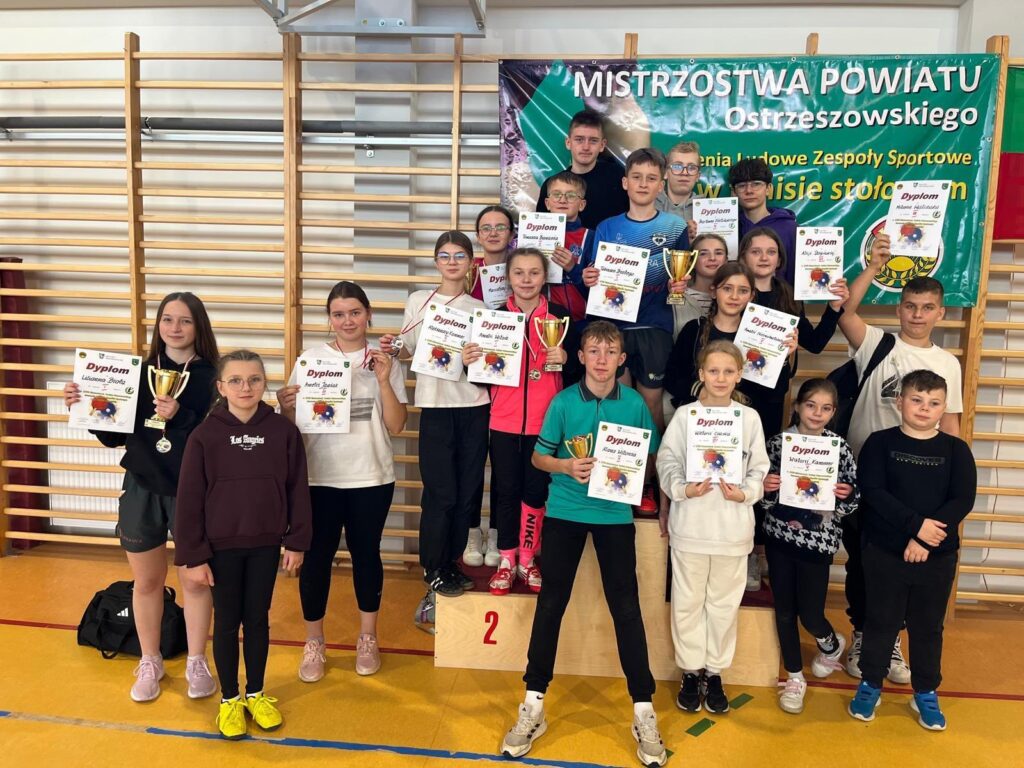 Tenisowe triumfy uczniów SP Biskupice Zabaryczne na mistrzostwach powiatu!