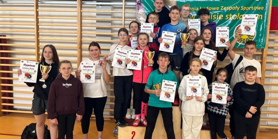 Tenisowe triumfy uczniów SP Biskupice Zabaryczne na mistrzostwach powiatu!
