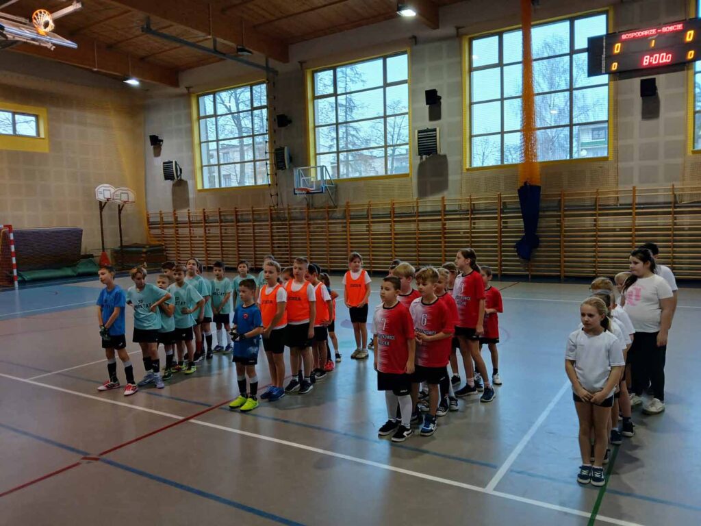 Gminny Turniej Piłki Nożnej Halowej o Puchar Dyrektora SP w Mikstacie