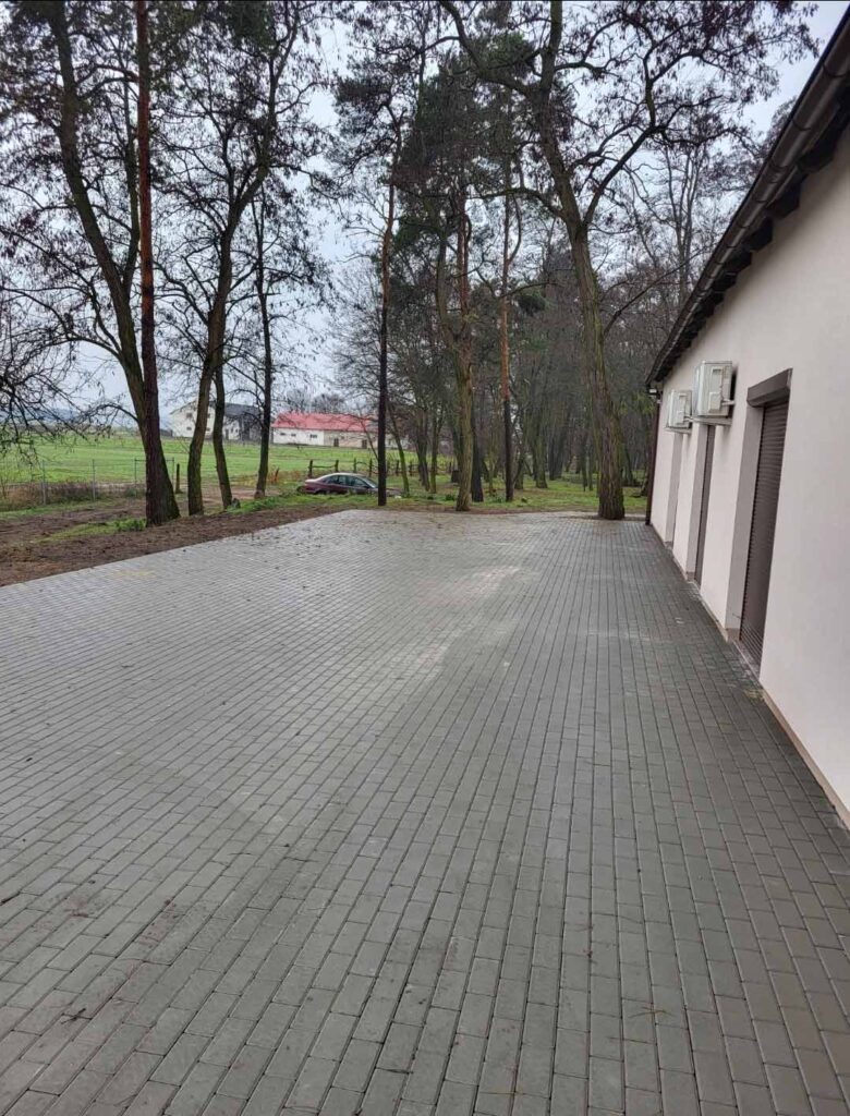 Nowy chodnik w Kaliszkowicach Ołobockich