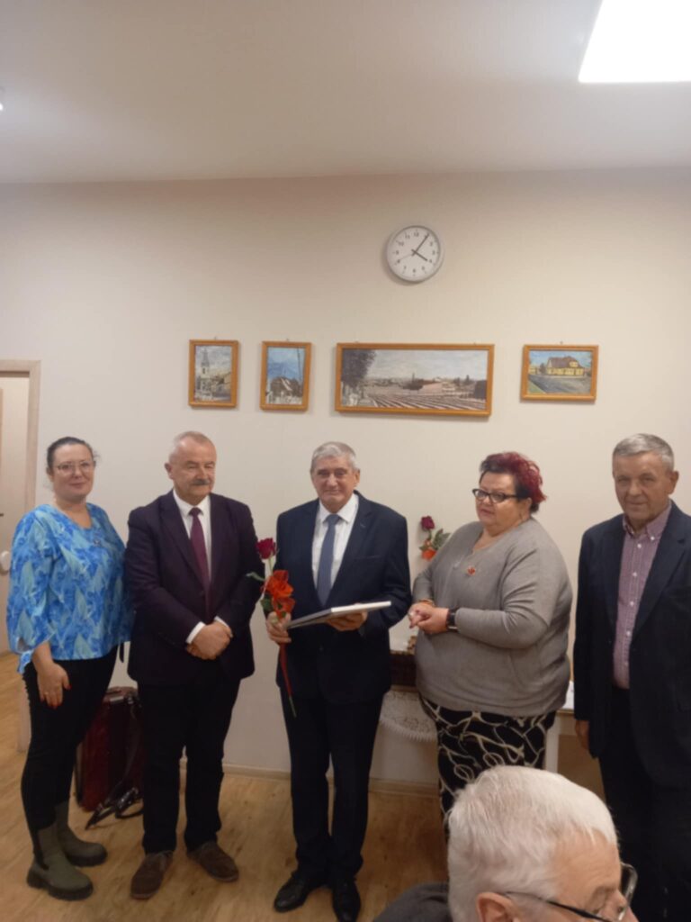 Dnia 25.11.2025r. w Klubie SENIOR+ w Mikstacie odbyło się spotkanie Andrzejkowe