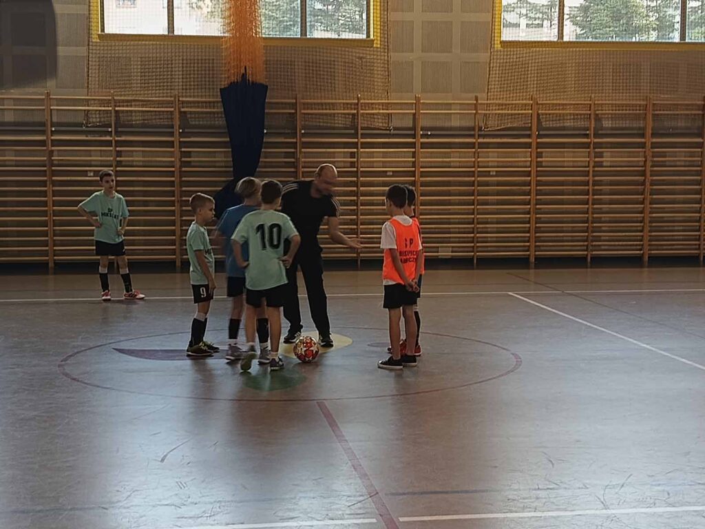 Gminny Turniej Piłki Nożnej Halowej o Puchar Dyrektora SP w Mikstacie