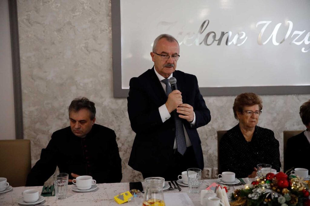 Emeryci – Magia Opłatka